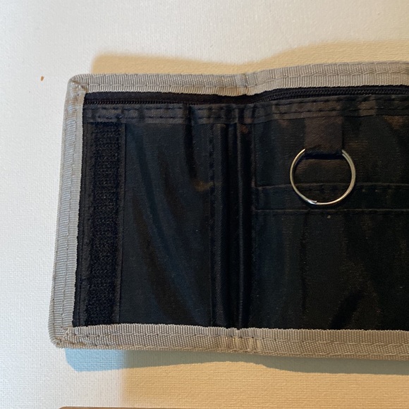 NWOT Asian Motif Tri-Fold Wallet - Picture 4 of 6